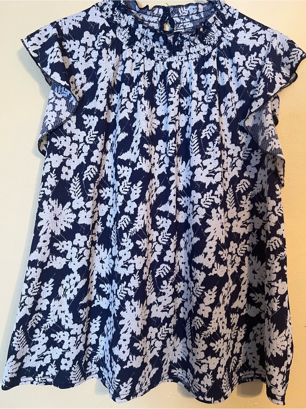 MELLODAY Navy and White Floral Flutter-Sleeve Top
